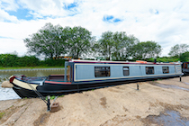 The Precious Gem canal boat operating out of North Kilworth